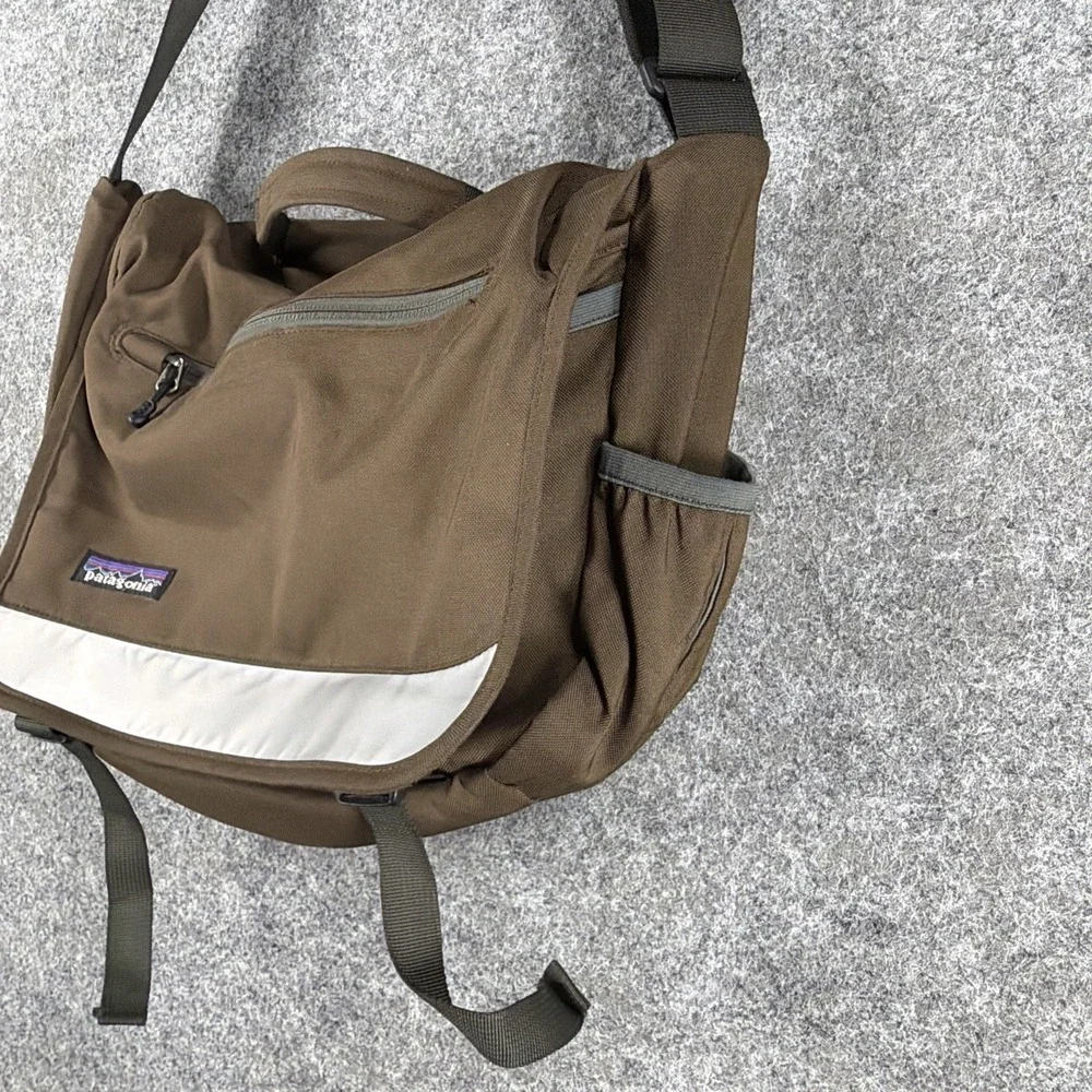 Patagonia (48279) Large Critical Mass Padded Messenger Bag Cycling EUC 2009